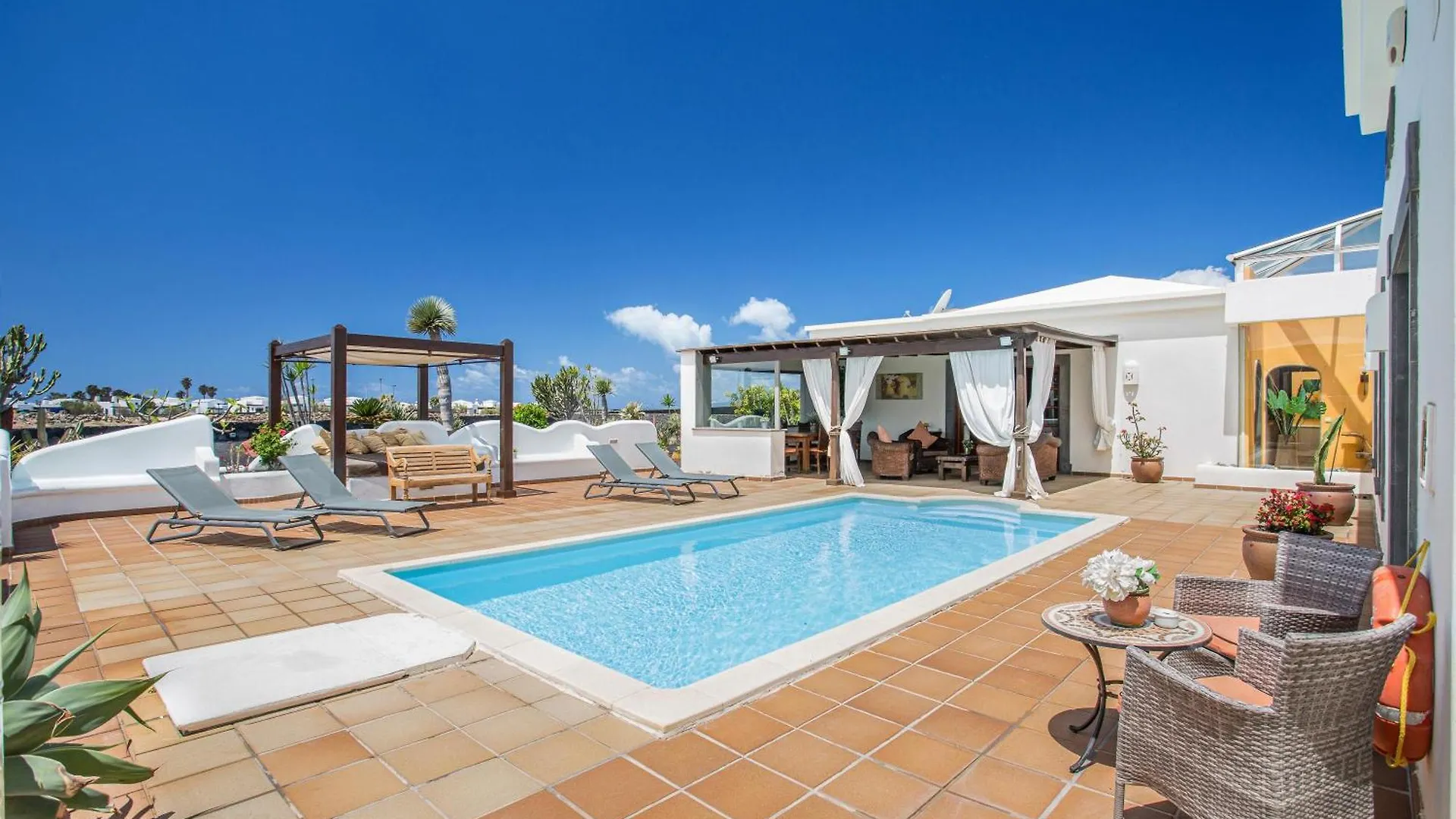 Villa Capricho contacts